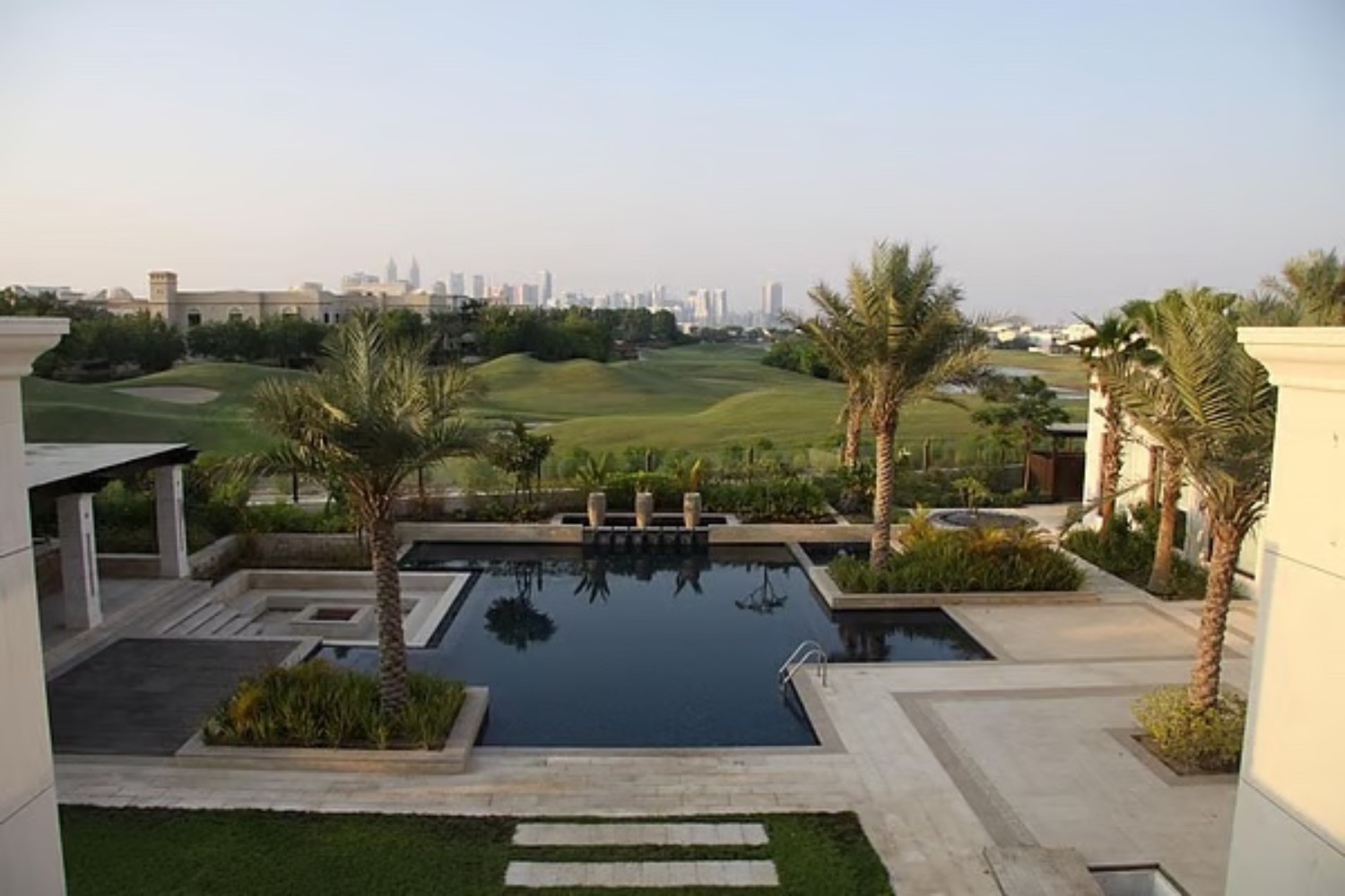 Emirates Hills : un terrain vendu 260 M AED | Die Geissens Real Estate | Luxus Immobilien mit Carmen und Robert Geiss – Die Geissens in Dubai