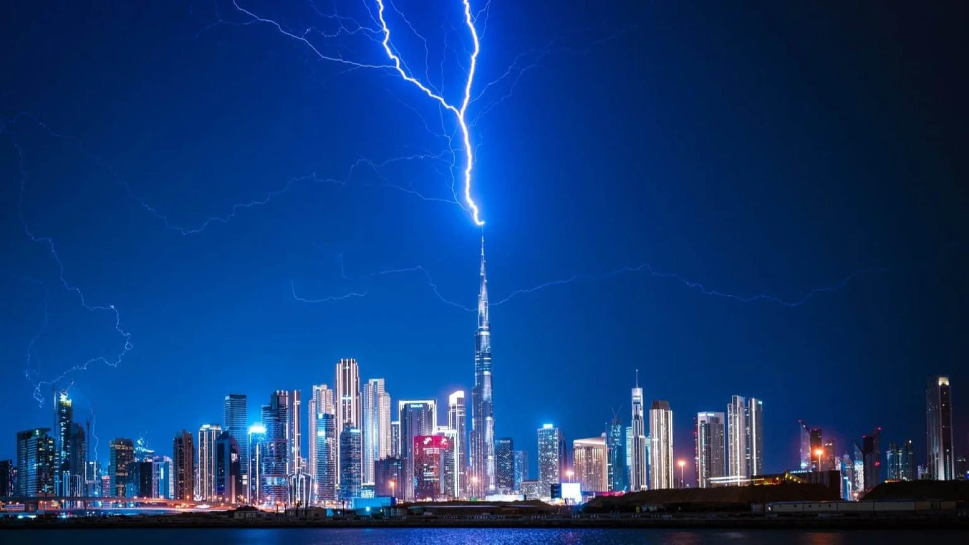 Orage à Dubai: galerie photo d’éclairs | Die Geissens Real Estate | Luxus Immobilien mit Carmen und Robert Geiss – Die Geissens in Dubai